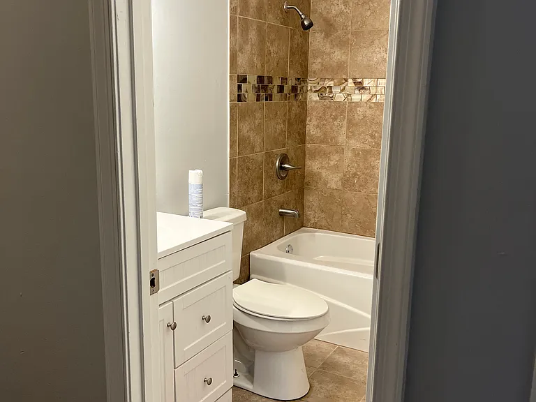 2526 Dexter St E — Photo 12