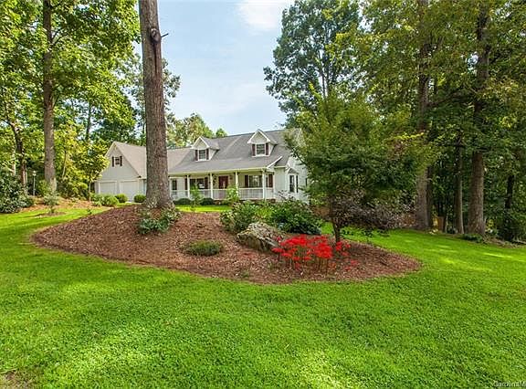 2nd image of 8 Belle Meadow Ln