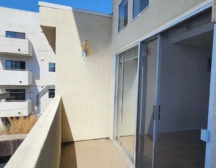 3750 Kelton Ave #202 — Photo 3
