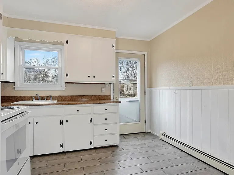 156-158 Central St #156 — Photo 9