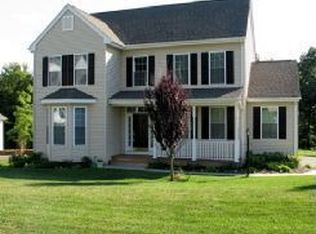 15 Arlington Dr, Avon, CT 06001