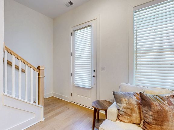 5th image of 207 Ribbon Ln