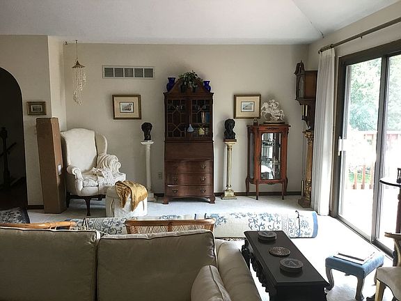 2nd image of 11 Woodbridge Ln