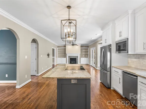 1131 38th Ave NE, Hickory, NC 28601