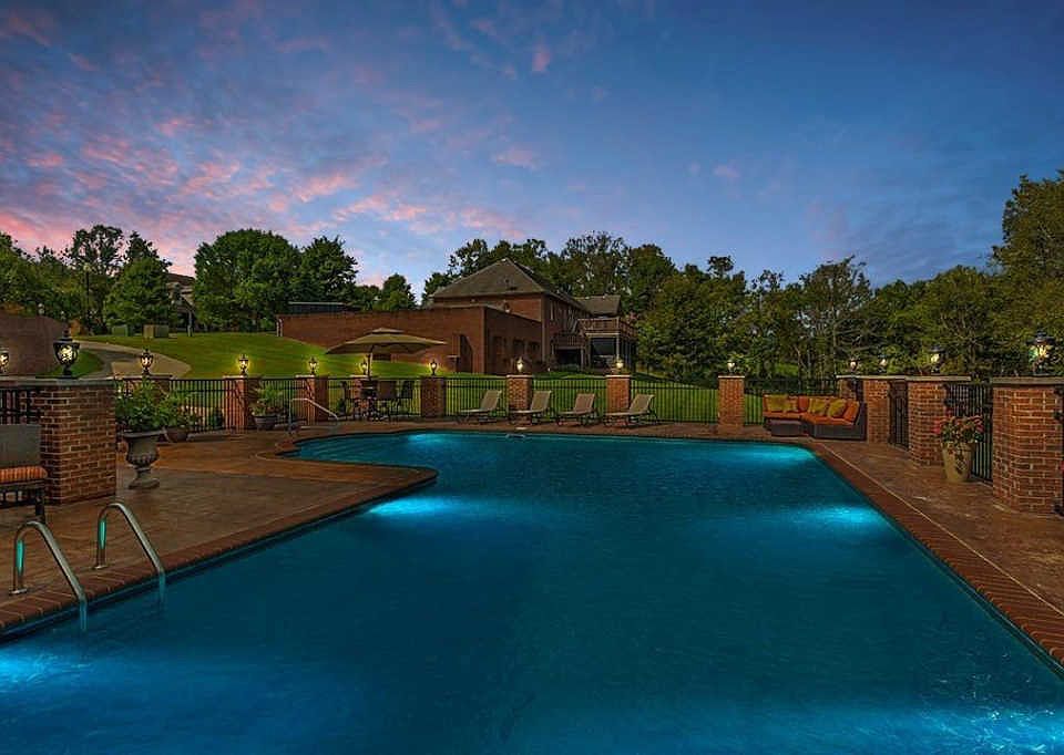 1st image of 227 Crimson Dr