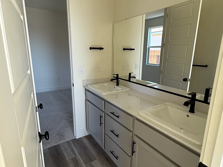 835 N Michelle St — Photo 8