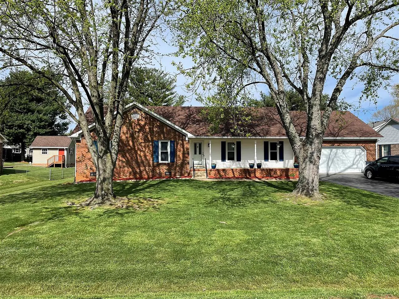 2907 Carriage Hill Dr photo 1