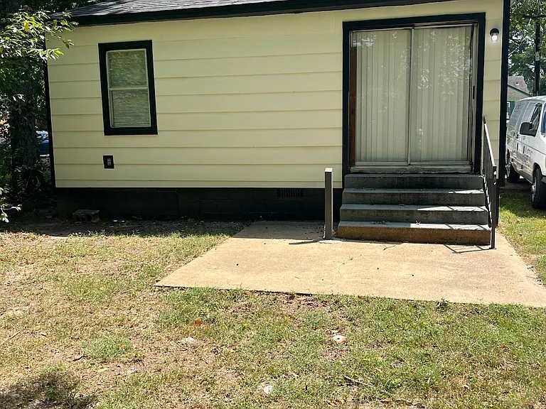 2292 Redwood Ave — Photo 2