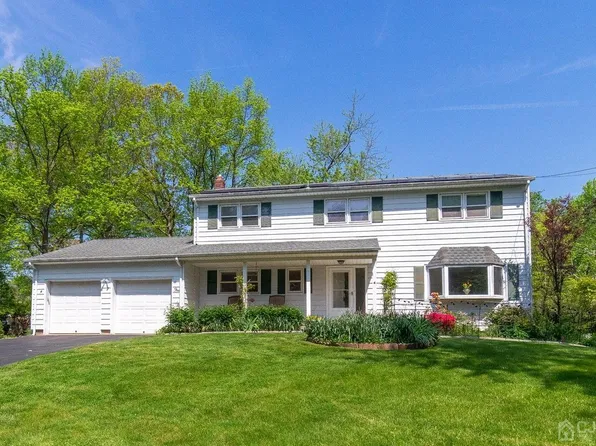 4 Devon Rd, Edison, NJ 08820