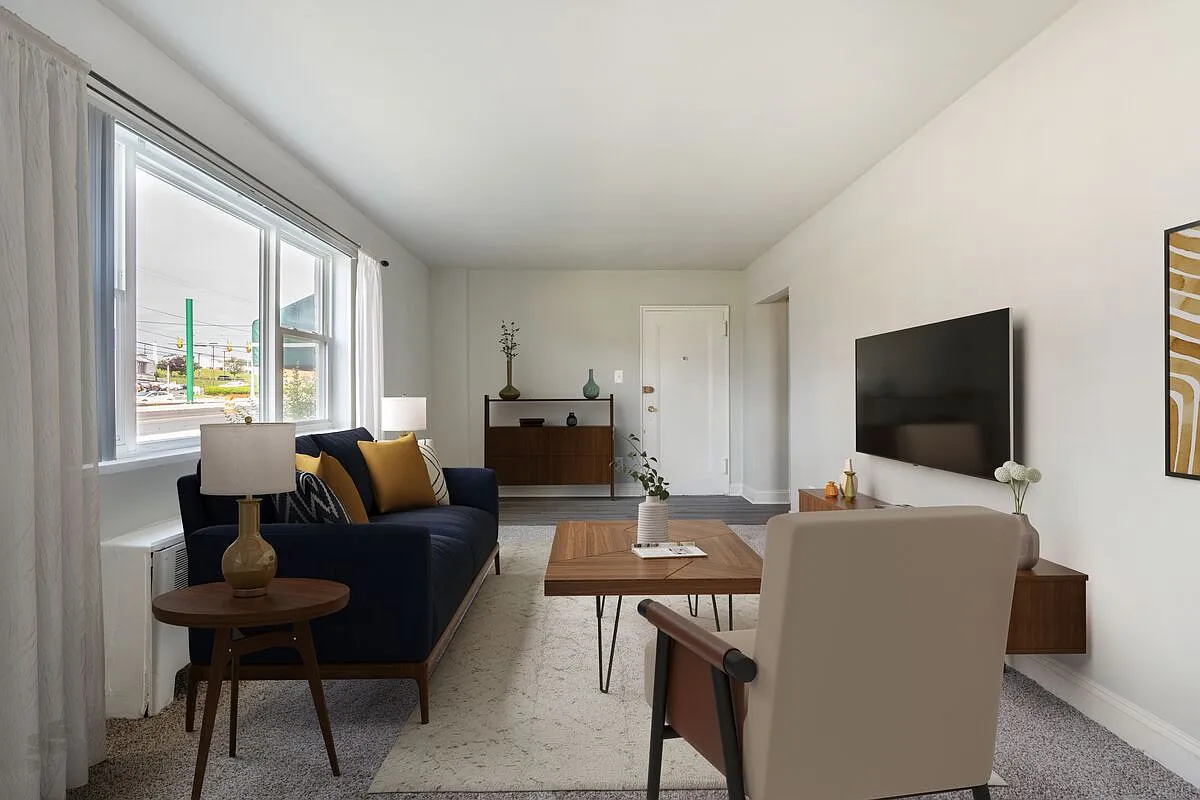 Bedford and Victoria Station Apartments — Photo 1