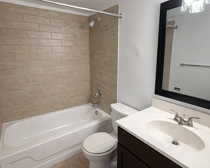Monroe Park Towers Apartments — Photo 8