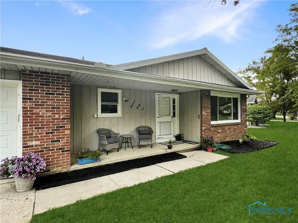 525 Lawndale Dr, Bryan, OH 43506