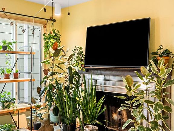 5th image of 3870 Broadway St #11