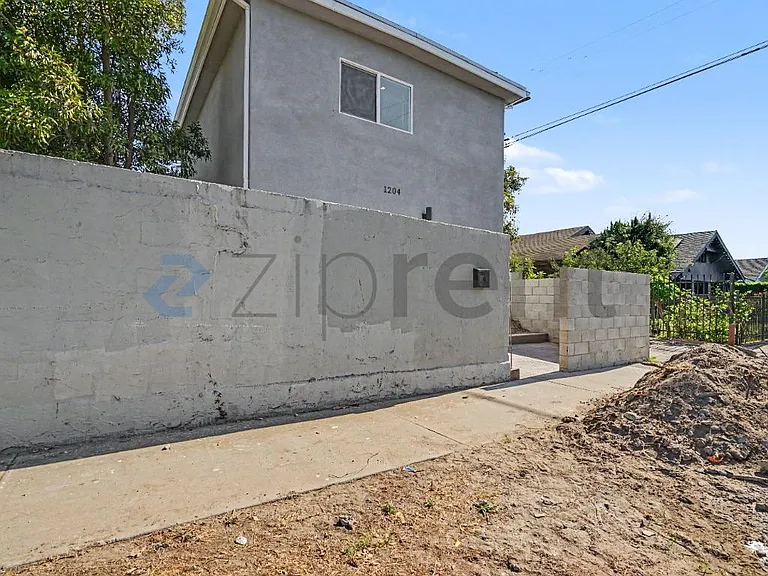 1204 W 50th St — Photo 2