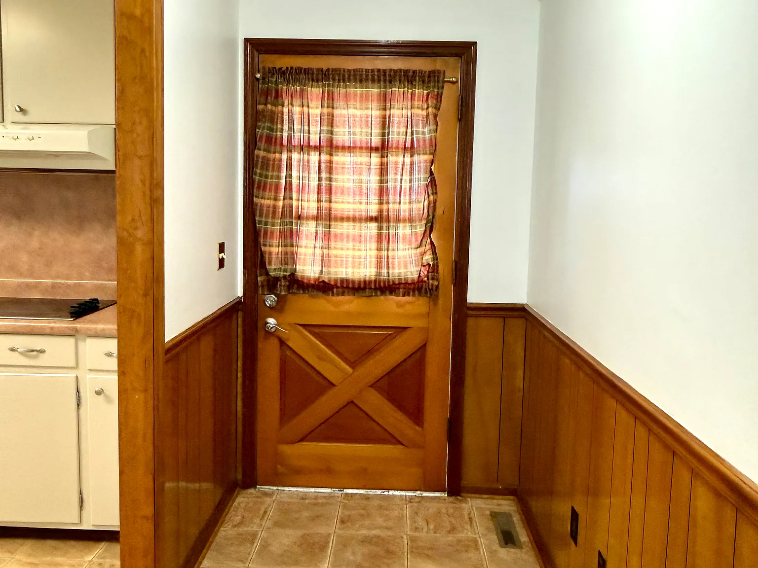 3 bed, 2478 sqft, $1,600 — Photo 4