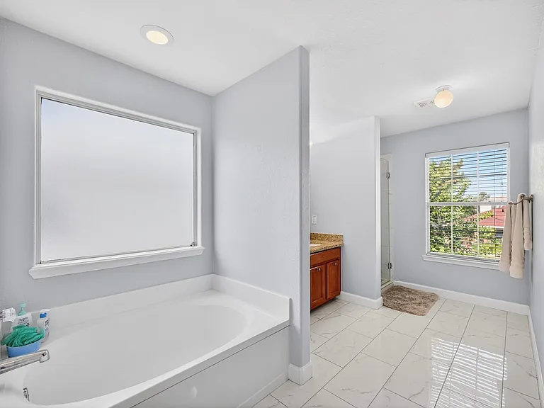 2522 Knoll Shadows Ln — Photo 20