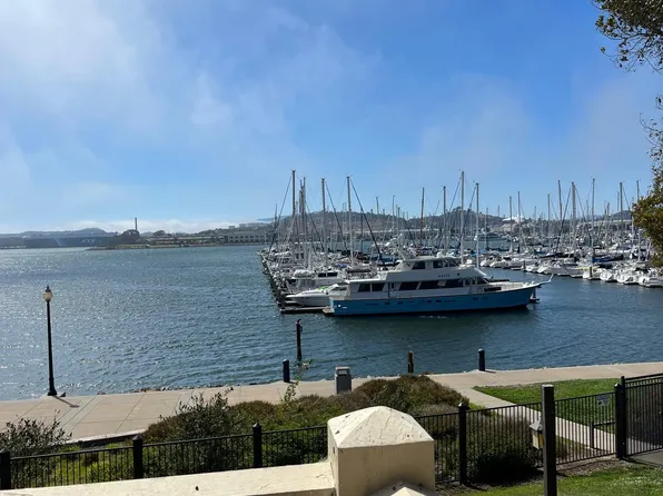 126 Shoreline Ct #2, Richmond, CA 94804