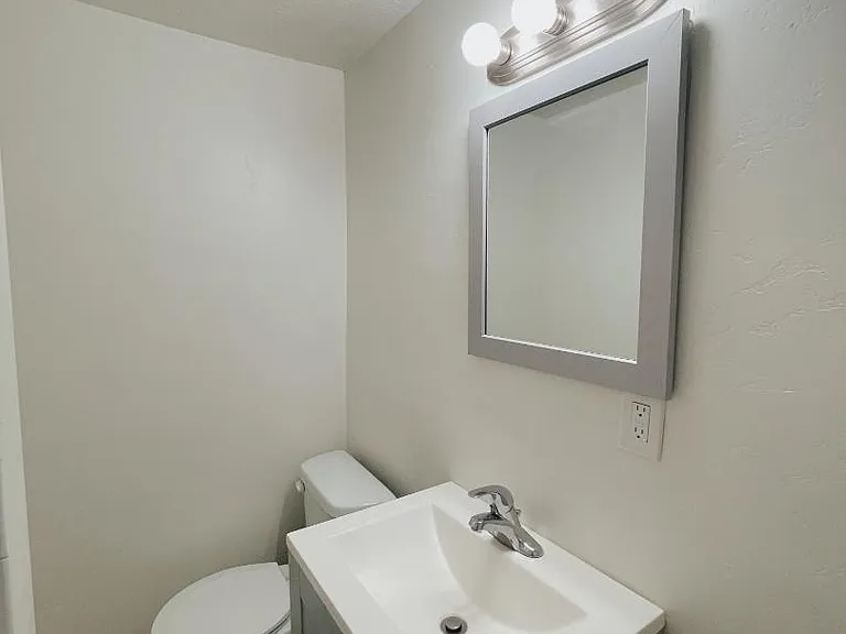 753 E Scott Ave — Photo 5