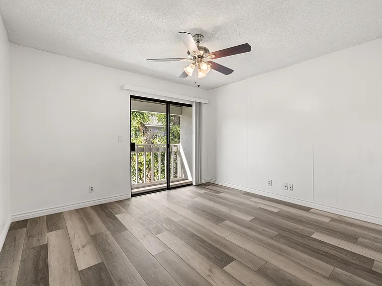3403 Highwood Ct #155 — Photo 6