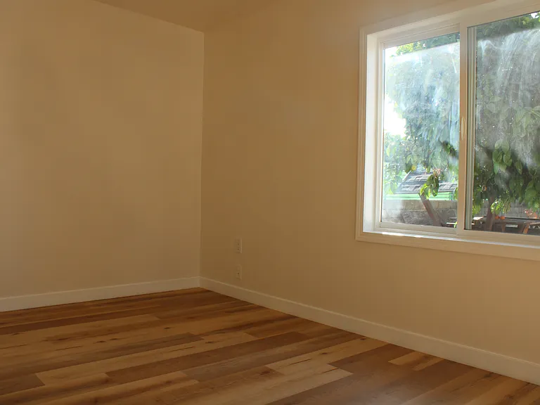 325 Winchester Ave — Photo 11