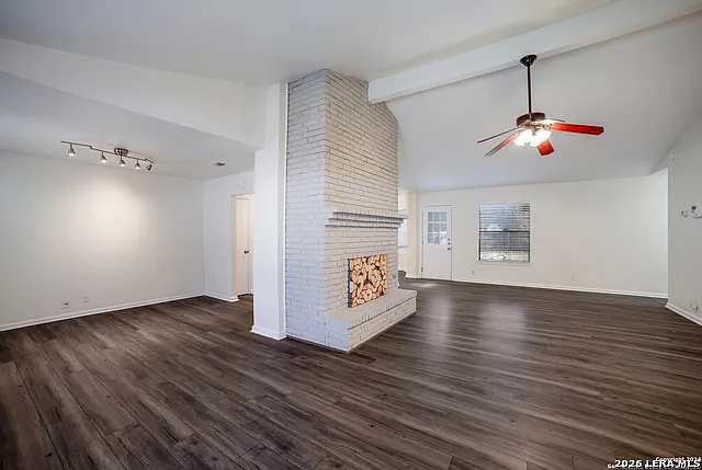 3 bed, 2.0 bath, 1757 sqft, $1,850 — Photo 3