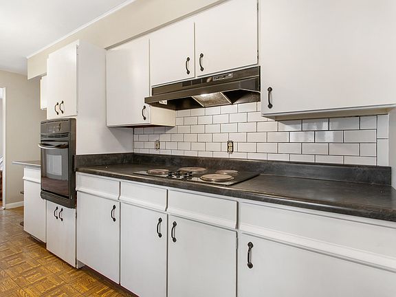 5th image of 438 S Rush St