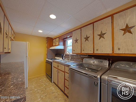 4th image of 215 Church St