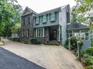 2042 Henry Clay Dr, Morgantown, WV 26508