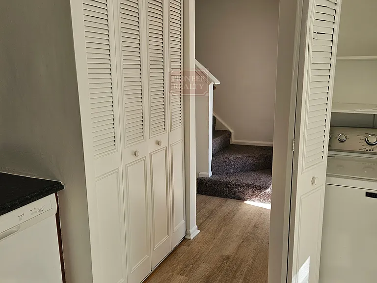 4944 Farrell Ct — Photo 9