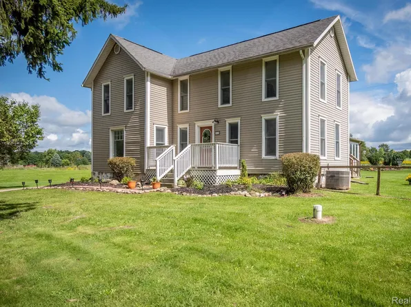 2810 Eager Rd, Howell, MI 48855