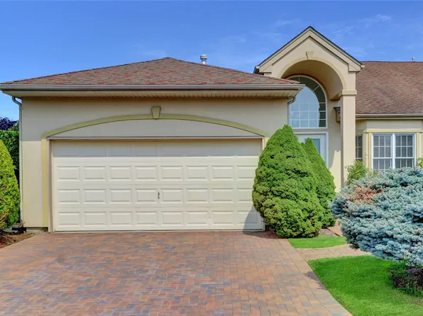 153 Altessa Boulevard #153, Melville, NY 11747