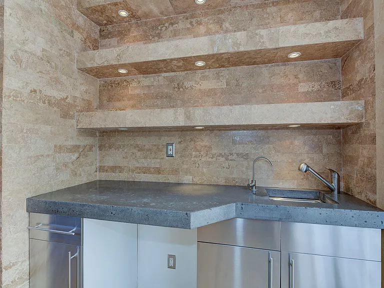 324 Flower St — Photo 19