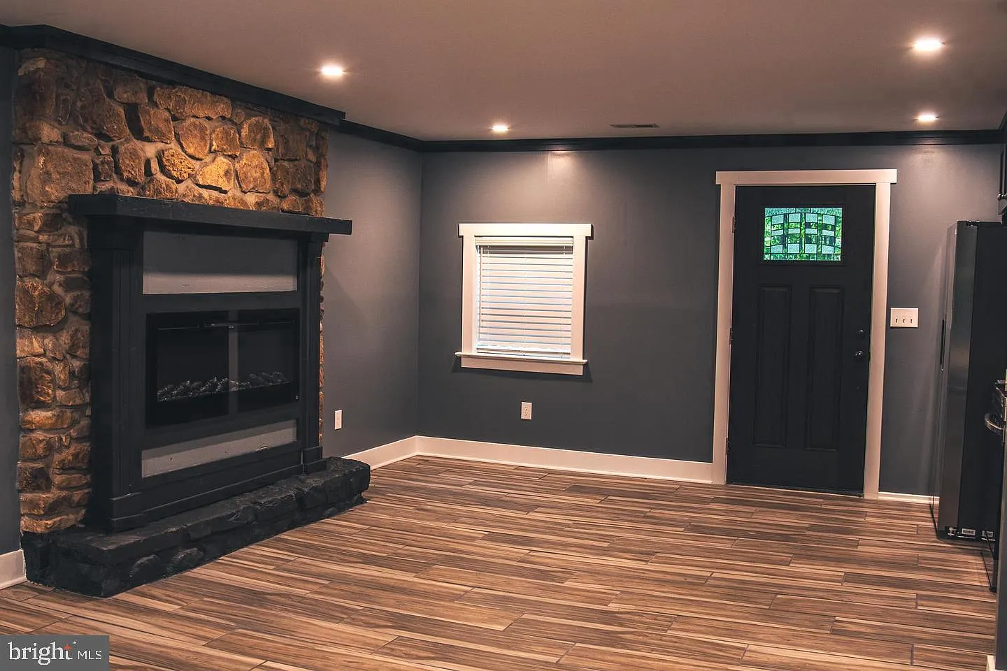 3 bed, 936 sqft, $1,825 — Photo 4
