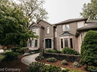 515 Oakbridge Dr, Rochester, MI 48306