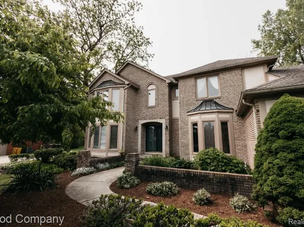 515 Oakbridge Dr, Rochester, MI 48306