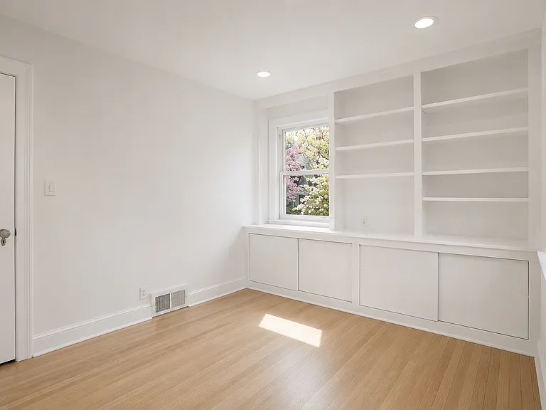 24 Palmer Ave — Photo 5