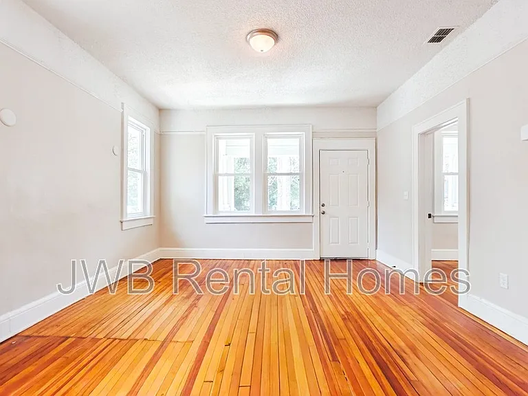 947 Kenmore St — Photo 6