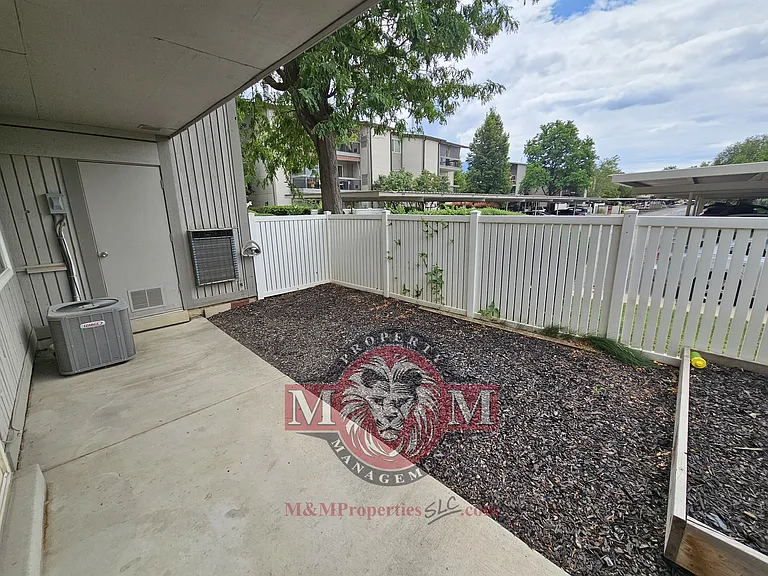 5704 S Waterbury Way #H — Photo 18