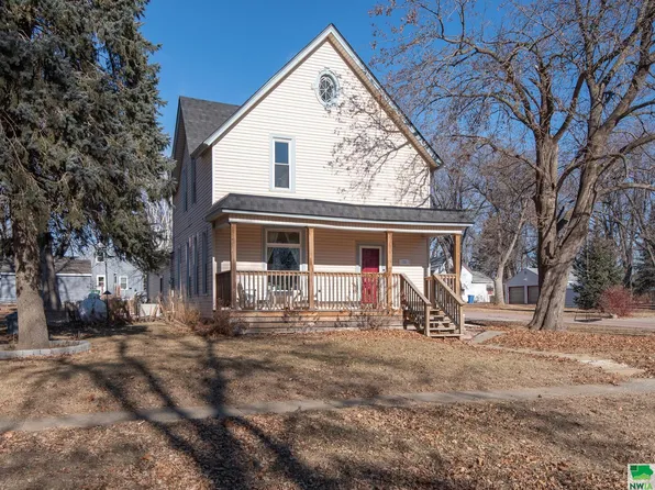 735 Fell St, Larchwood, IA 51241