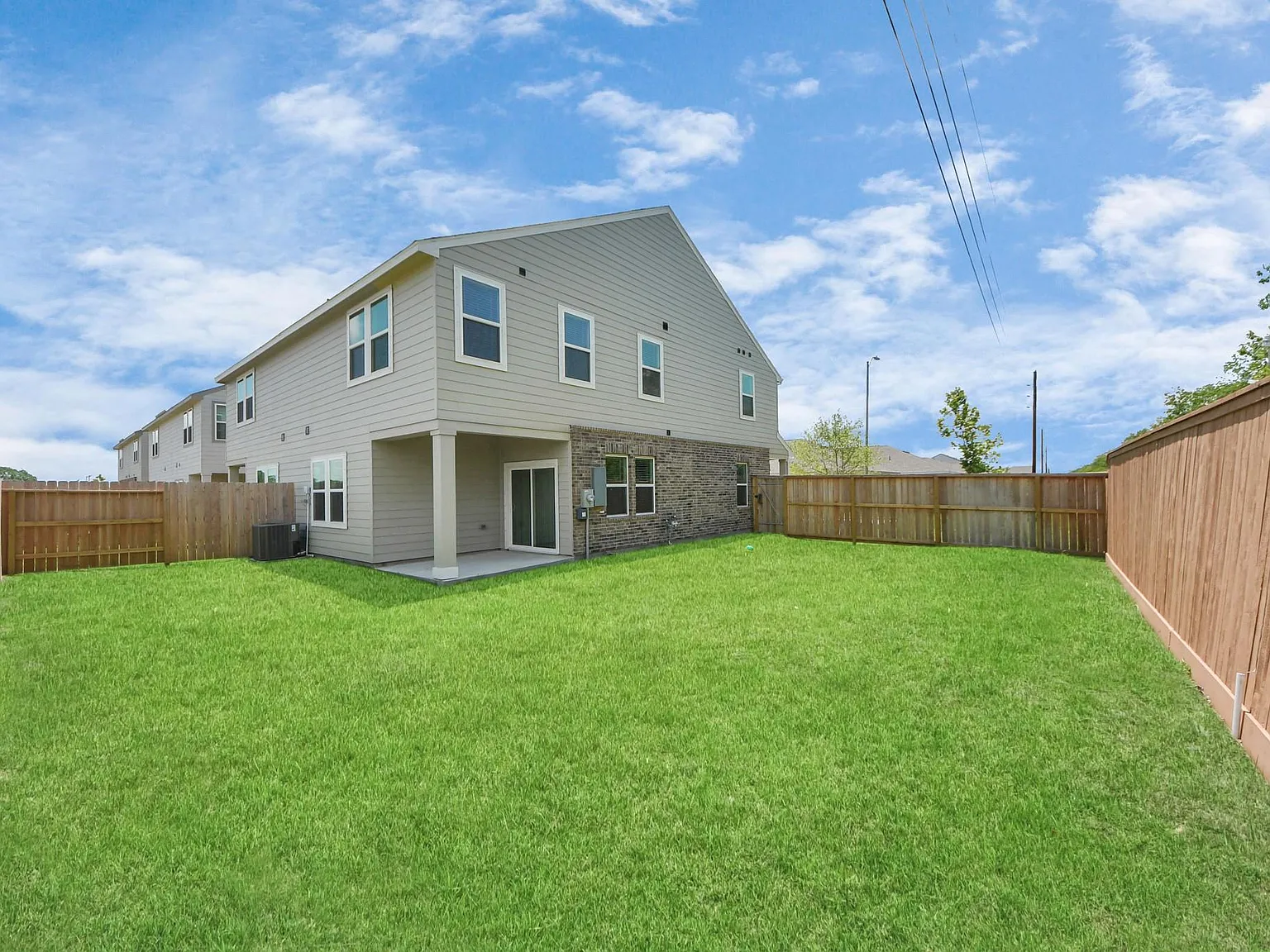 4 bed, 2.5 bath, 1775 sqft, $2,396 — Photo 3