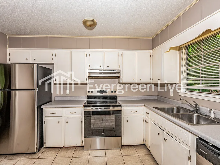 1701 Patricia Cir — Photo 6