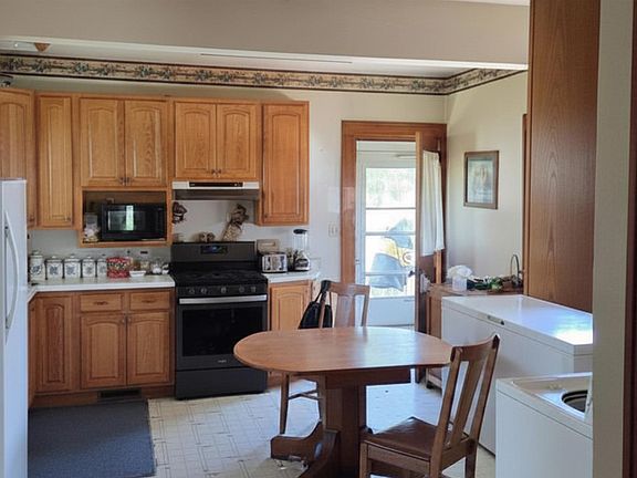 2nd image of 103 3rd St SE