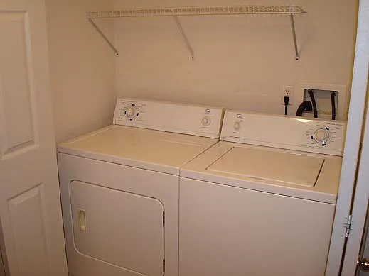 2 bed, 1000 sqft, $1,550 — Photo 4