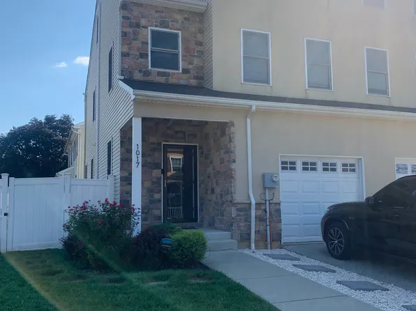 1017 Hazelwood Dr, Philadelphia, PA 19150