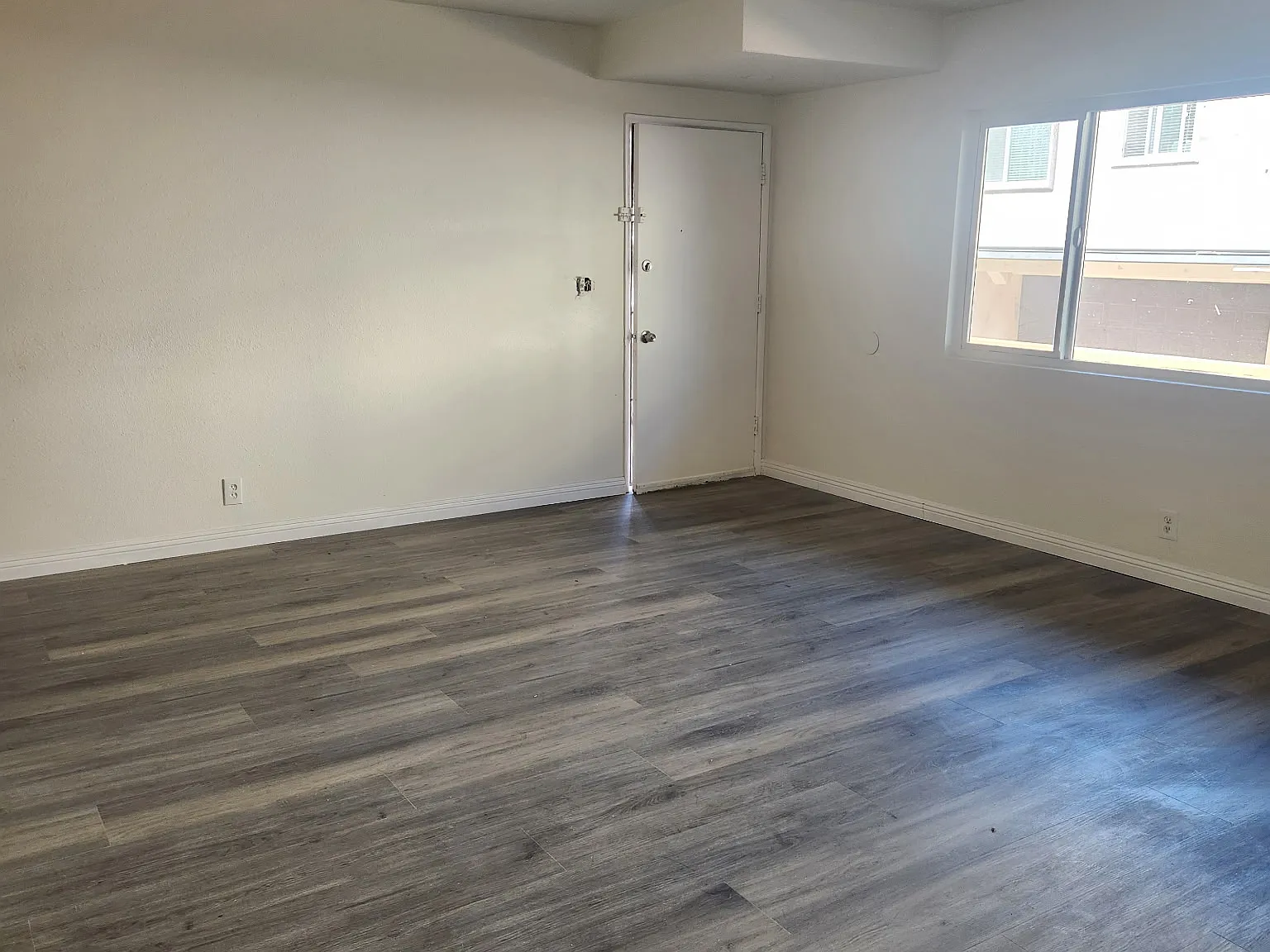 3 bed, 1200 sqft, $3,100 — Photo 2