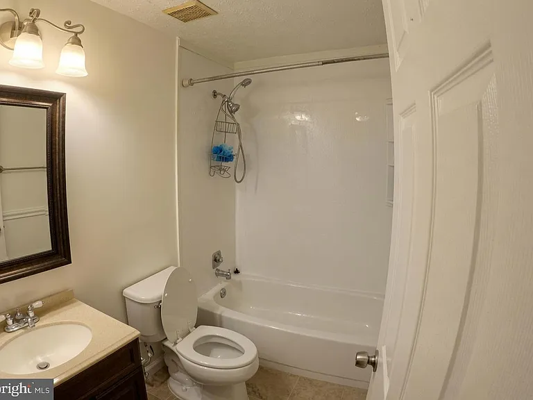 8112 Parkdale Ct — Photo 9