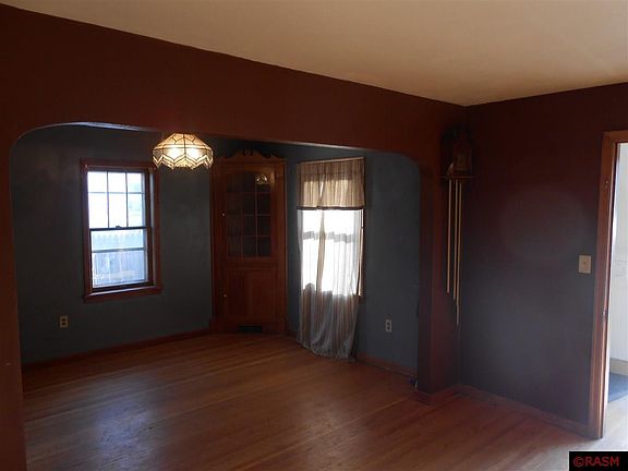 5th image of 817 1st Ave S