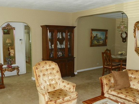 3rd image of 7 S Duncan Ave
