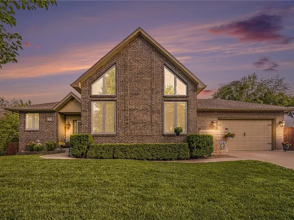 15417 Poplar St, Basehor, KS 66007