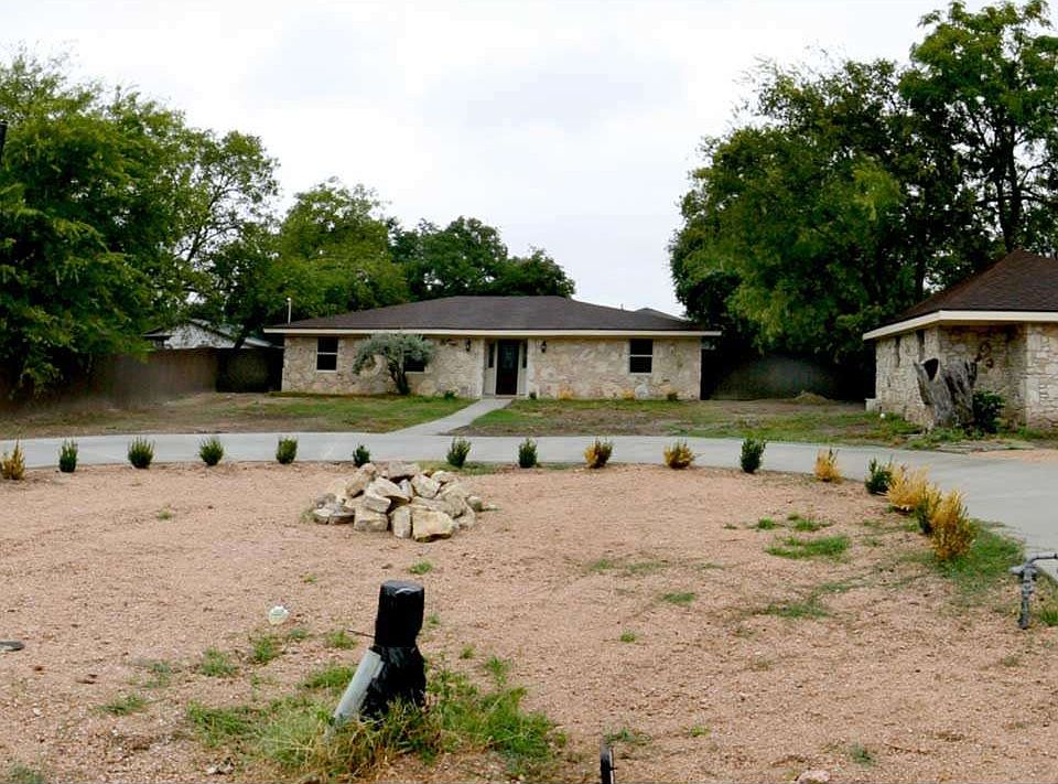 1st image of 801 E Avenue C